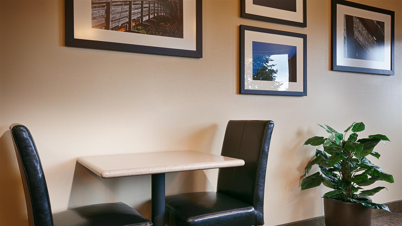 Best Western Plus Columbia River Inn Cascade Locks Bagian luar foto